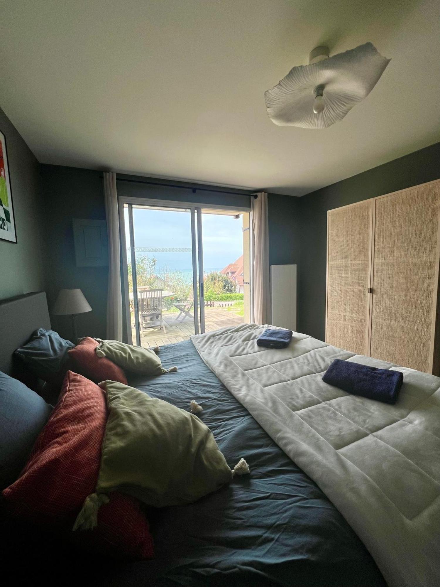 Grand Rez De Jardin-Terrasse Avec Vue Sur La Mer - 2 Chambres Blonville-sur-Mer Exteriör bild
